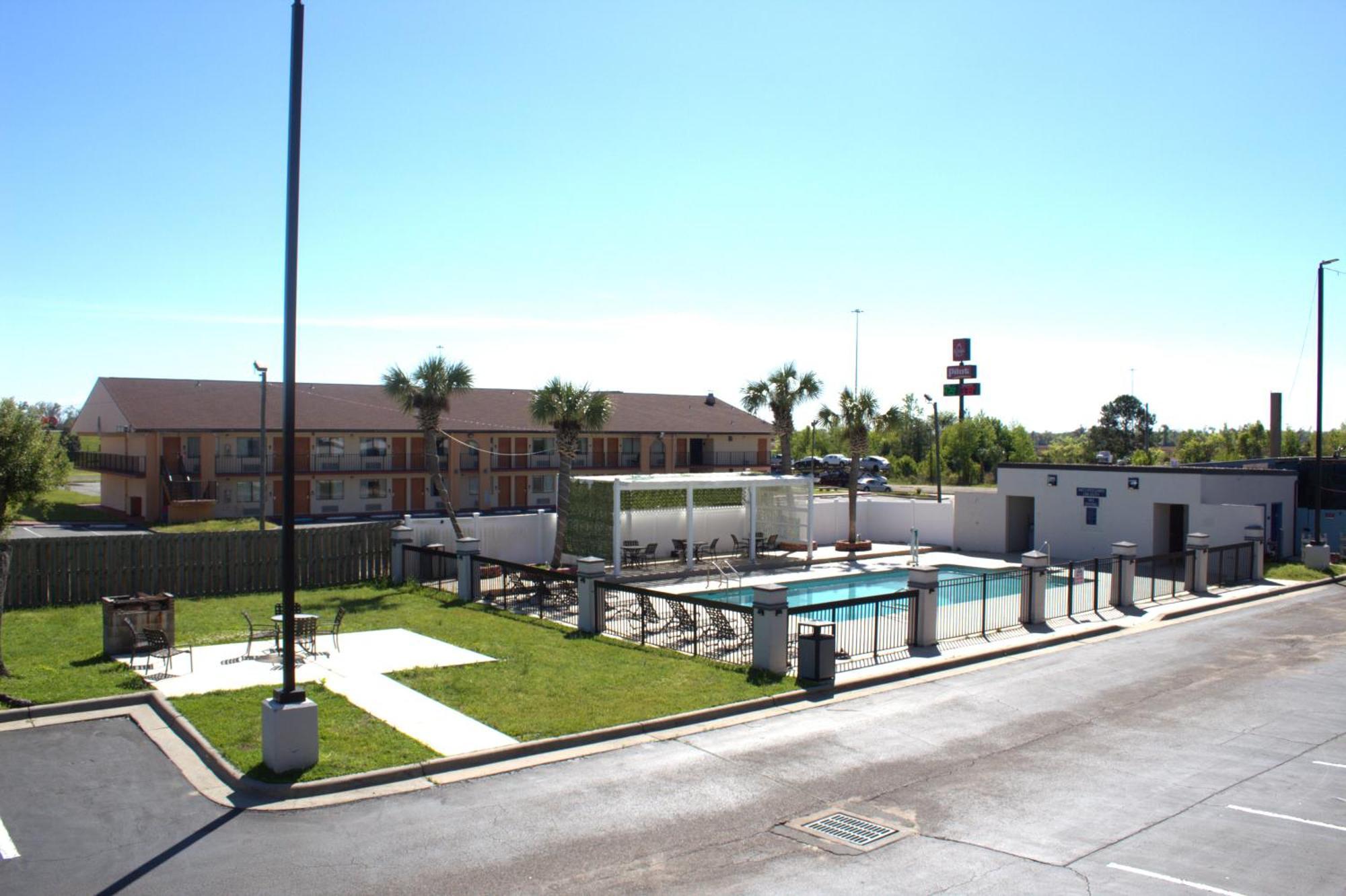 Days Inn By Wyndham Marianna Exterior photo